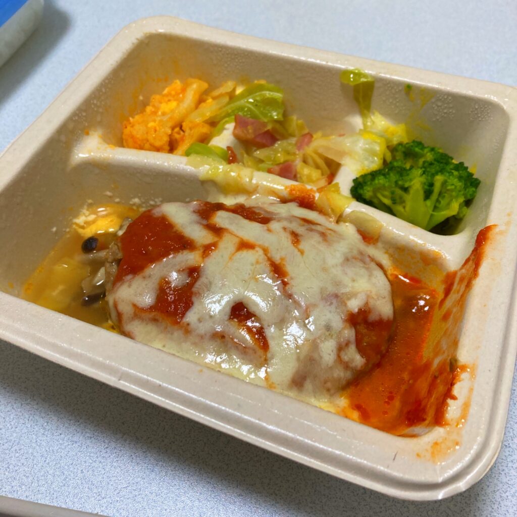 きのことチーズのトマトハンバーグ(nosh)